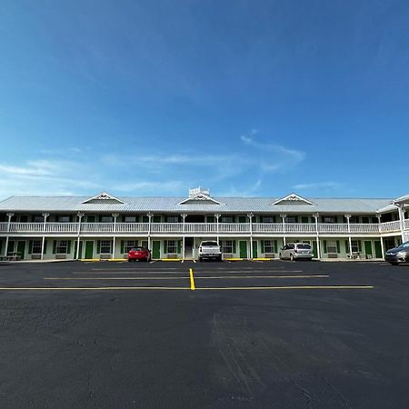 Key West Inn - Chatsworth Екстер'єр фото