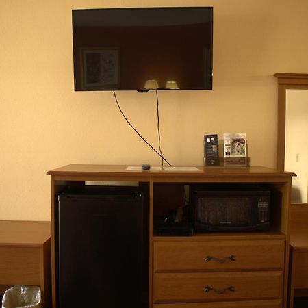 Key West Inn - Chatsworth Екстер'єр фото