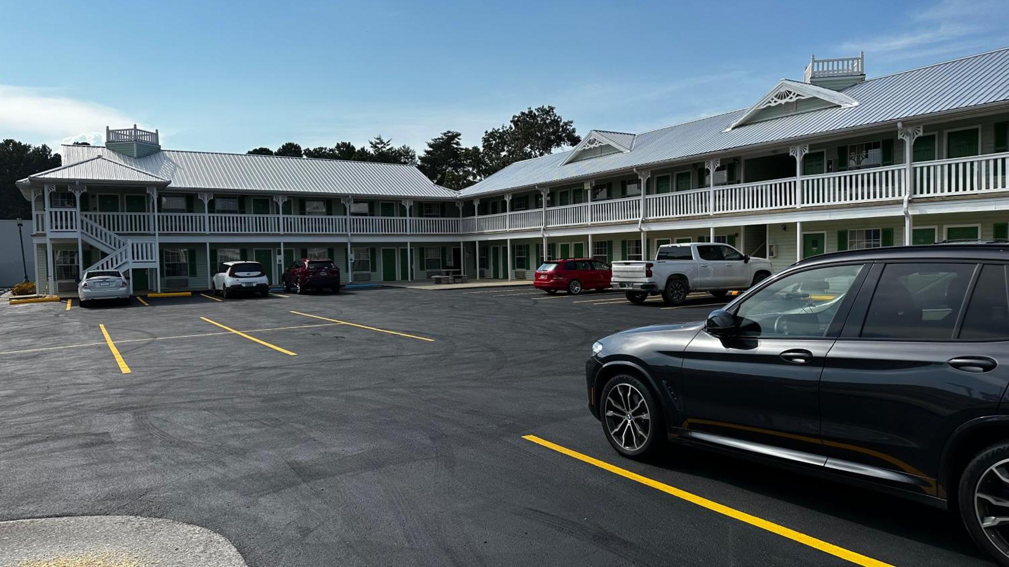 Key West Inn - Chatsworth Екстер'єр фото