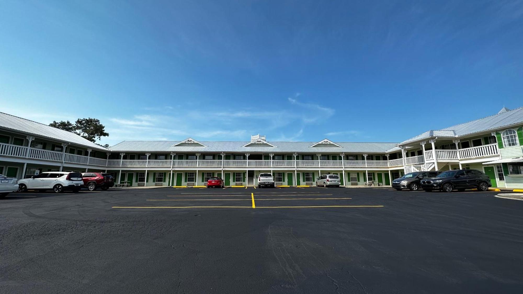 Key West Inn - Chatsworth Екстер'єр фото