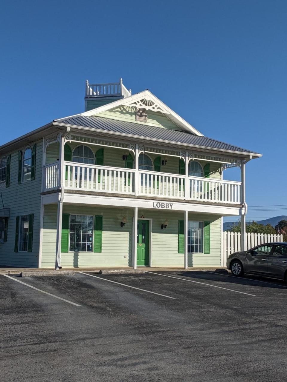 Key West Inn - Chatsworth Екстер'єр фото