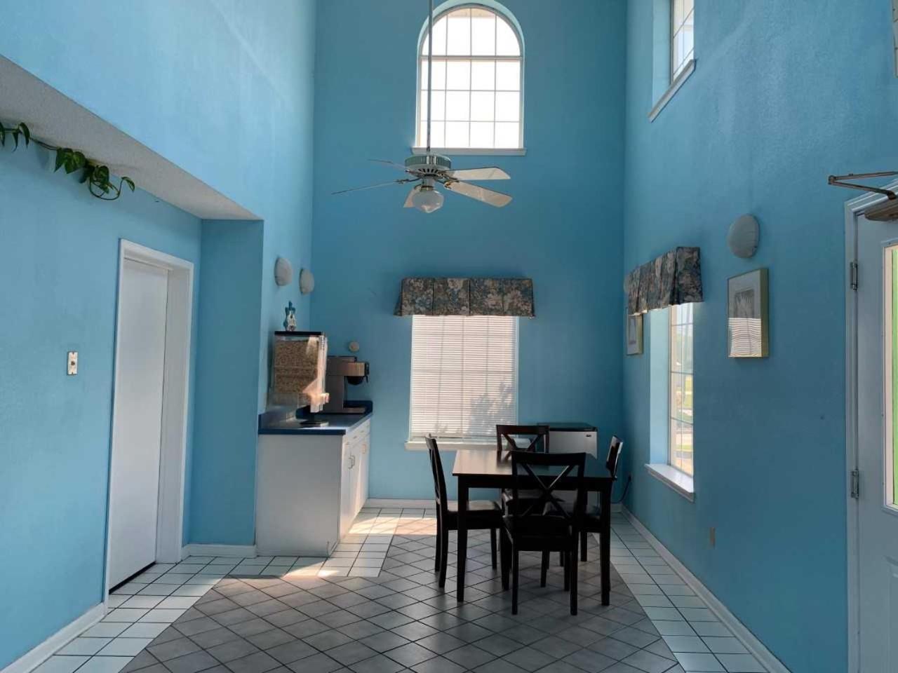 Key West Inn - Chatsworth Екстер'єр фото