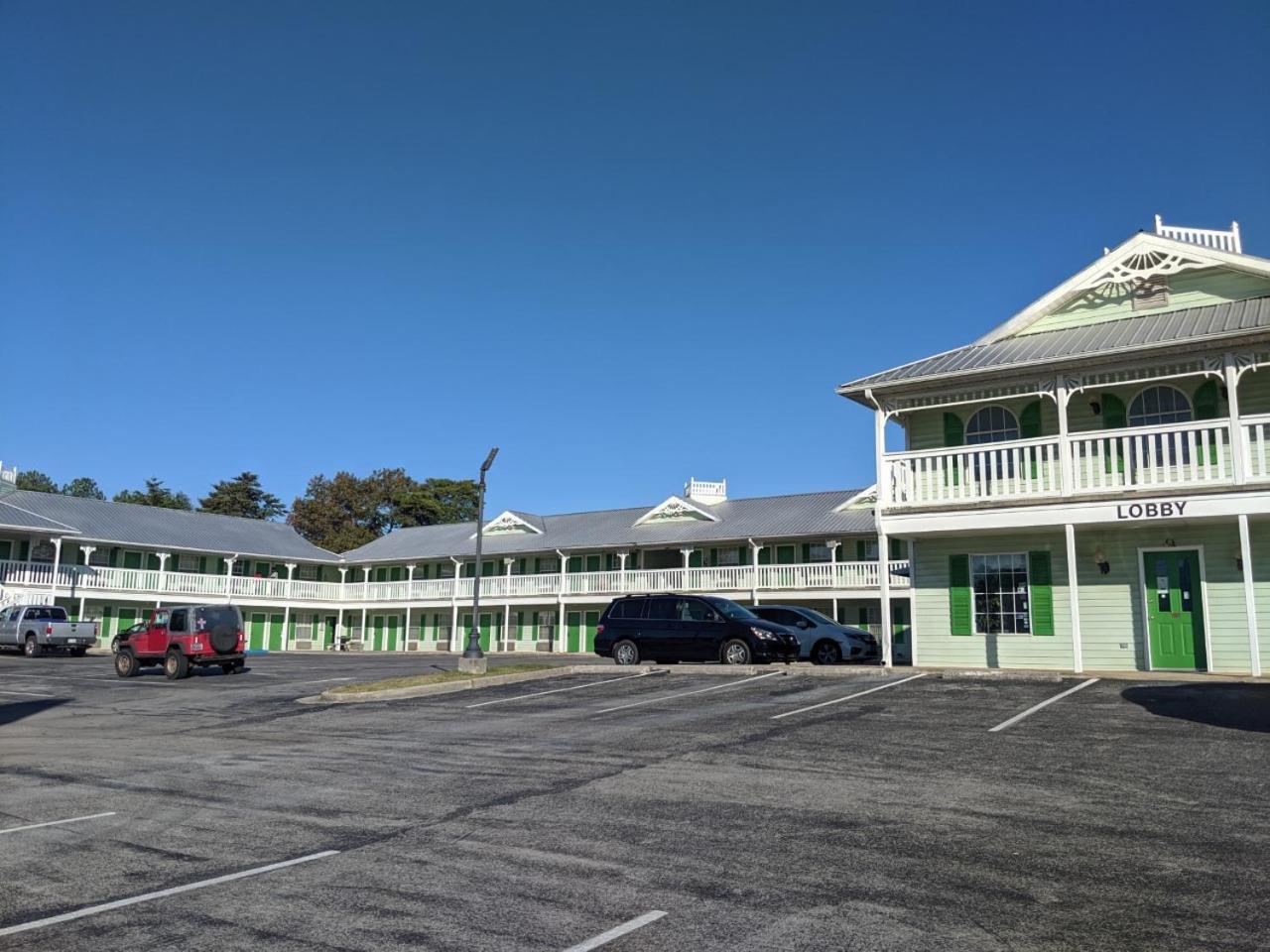 Key West Inn - Chatsworth Екстер'єр фото