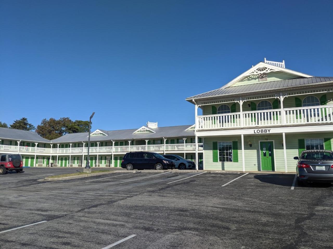Key West Inn - Chatsworth Екстер'єр фото